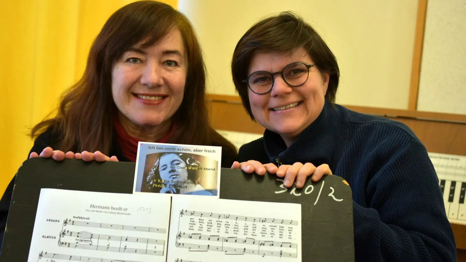Wollen an eine Berliner Kabarett-Ikone erinnern: die Pianistin Veronika Eismont (links) und die Schauspielerin Katja Schumann widmen Claire Waldoff ein Programm. (Foto: Katja Schumann/Selbstauslöser)