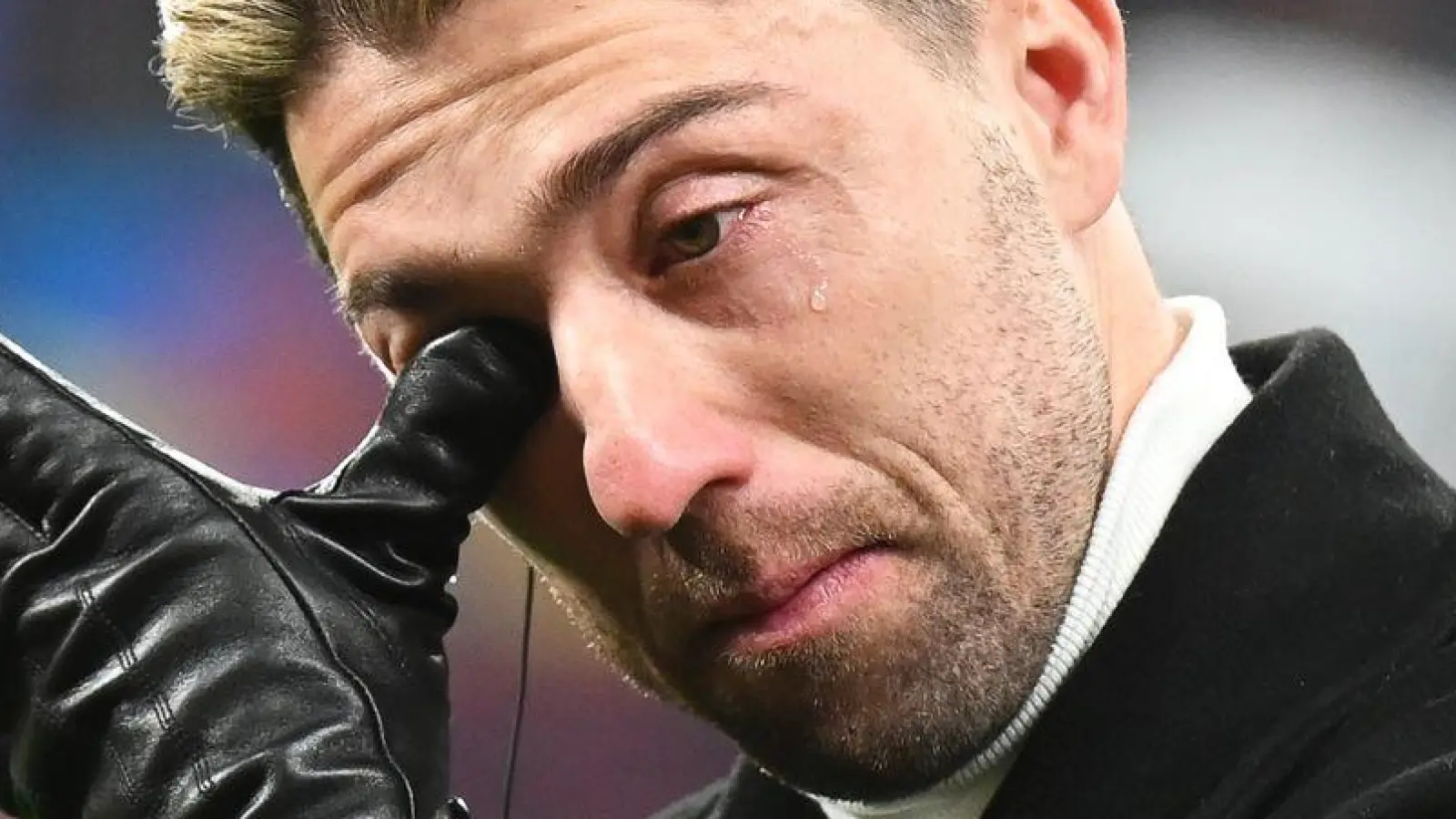 Kevin Kampl kamen die Tränen bei seiner Verabschiedung. (Foto: David Hammersen/dpa)