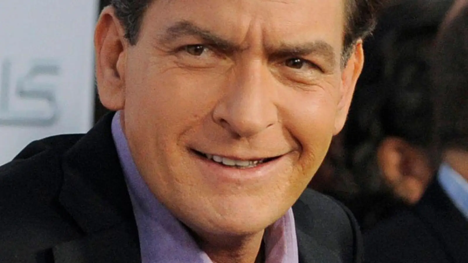 Blickt schon mit 60 auf ein bewegtes Leben zurück: Charlie Sheen. (Archivbild) (Foto: Chris Pizzello/Invision via AP/dpa)
