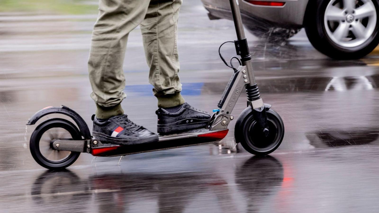 Not stopped: Police pull man off e-scooter in Dinkelsbühl and handcuff him
