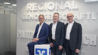 Die Vorstände Bernd Großmann (von links), Markus Pfeiffer und Wilfried Wiedemann präsentierten zufrieden die Zahlen der neuen VR Bank im südlichen Franken, ein knappes Jahr nach der Fusion. (Foto: Robert Maurer)