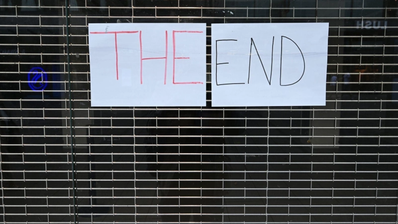 Schluss, aus, Ende? Geht der Arbeitgeber in Insolvenz, haben Betroffene viele Fragen. (Foto: Bernd Weißbrod/dpa)