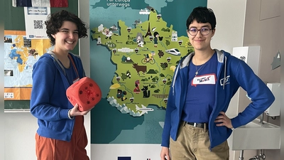 Mahault Sturm-André (links) und Anouk Favre wollen Kindern an deutschen Schulen ihre Heimat Frankreich näherbringen. (Foto: Ann-Kathrin Wanger)