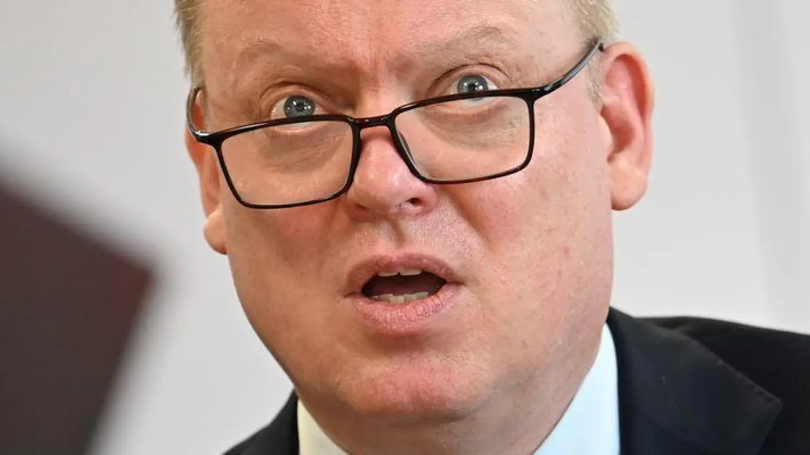 EU-Handelskammerpräsident Eskelund kritisierte den Antragsprozess den Export seltener Erden. (Archivbild)  (Foto: Johannes Neudecker/dpa)