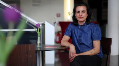 Inszeniert den Insektenkrimi „Die Wanze” am Theater Ansbach: Caroline Ghanipour. (Foto: Thomas Wirth)