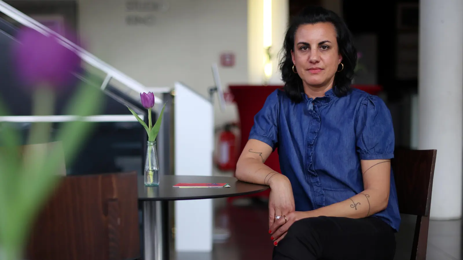 Inszeniert den Insektenkrimi „Die Wanze” am Theater Ansbach: Caroline Ghanipour. (Foto: Thomas Wirth)