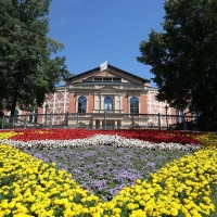 Die Bayreuther Festspiele starten mit der 9. Symphonie von Ludwig van Beethoven ins 150. Jubiläum. (Foto: Karl-Josef Hildenbrand/dpa)