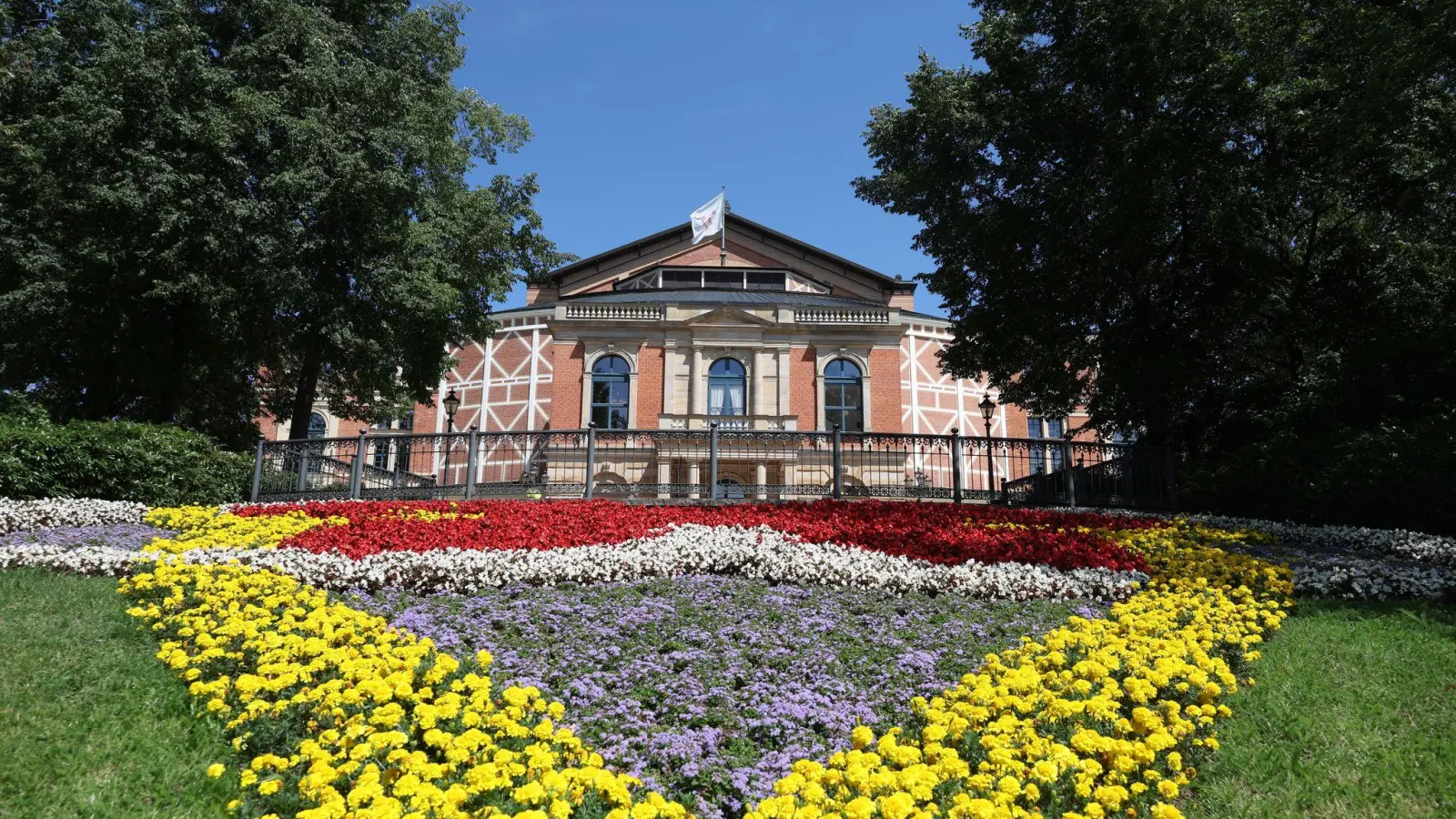Die Bayreuther Festspiele starten mit der 9. Symphonie von Ludwig van Beethoven ins 150. Jubiläum. (Foto: Karl-Josef Hildenbrand/dpa)