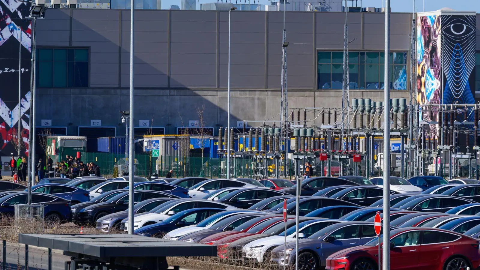 Das Ergebnis der Betriebsratswahl bei Tesla in Grünheide steht fest. (Archivbild) (Foto: Patrick Pleul/dpa)