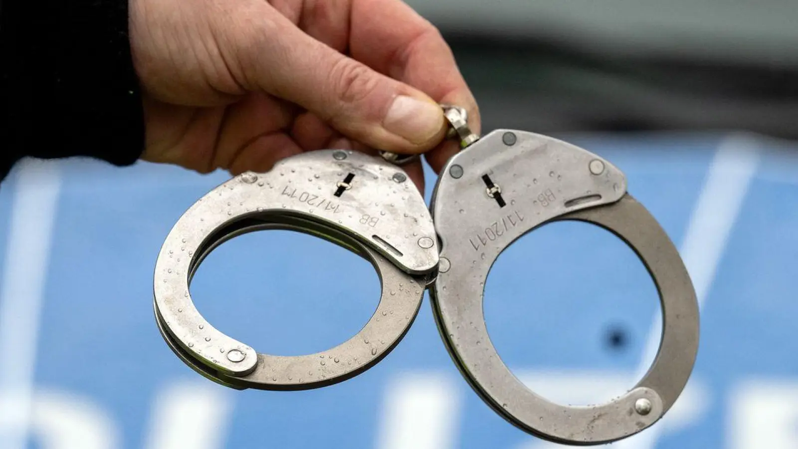 Die Polizei hat die drei Verdächtigen festgenommen. (Symbolbild) (Foto: Soeren Stache/dpa)