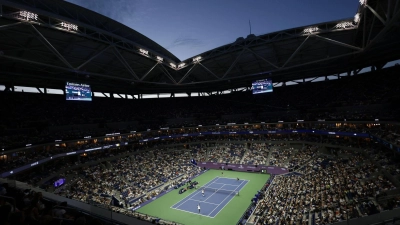 Ganz besondere Atmosphäre im Arthur Ashe Stadium. (Foto: Adam Hunger/AP/dpa)
