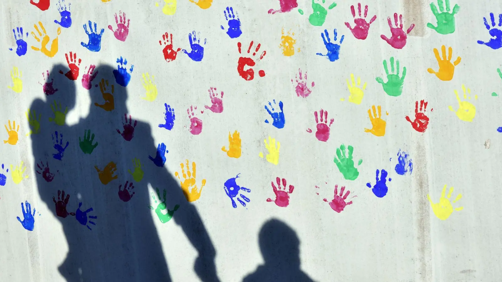 Getrennt vom Partner? Für gemeinsame Kinder muss der oder die Ex dann Unterhalt zahlen, bei dem die Kinder nicht wohnen. (Foto: Peter Kneffel/dpa/dpa-tmn)