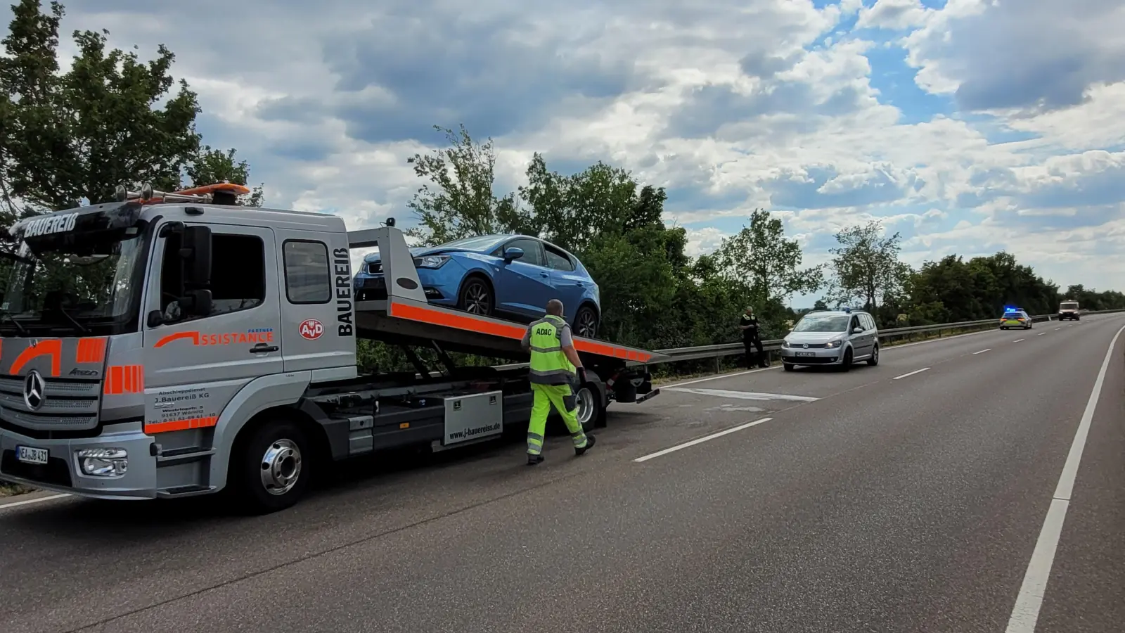 Die Polizei wurde am Sonntagmorgen zu einem Unfall auf der A6 gerufen. (Symbolbild: Carsten Rehder/dpa)
