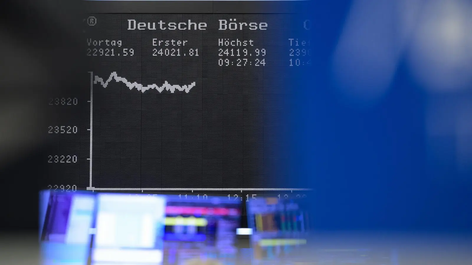 Weil es bei der gesetzlichen Rente eng wird, sollen die Menschen selbst über die Börse fürs Alter vorsorgen. (Symbolbild) (Foto: Hannes P. Albert/dpa)