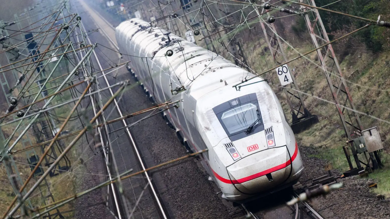 Auf der Bahnstrecke Hannover-Berlin wird es bis Sonntag zu Verspätungen kommen.  (Foto: Julian Stratenschulte/dpa)