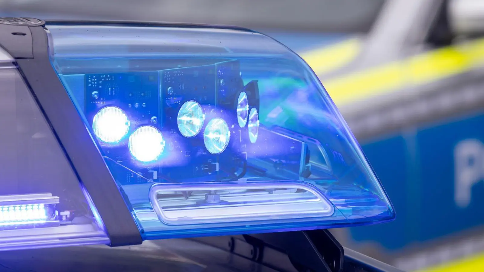 Die Polizei bittet um Hinweise zu den mutmaßlichen Tätern. (Symbolbild) (Foto: Daniel Karmann/dpa)