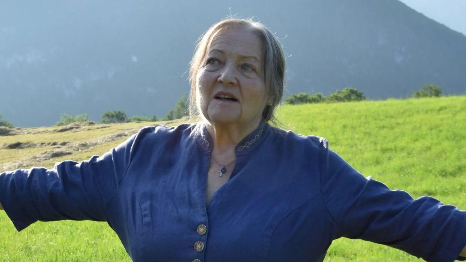 Schauspielerin Marianne Sägebrecht am Rande von Dreharbeiten zu der ARD-Vorabendserie „Watzmann ermittelt“. (Foto: Jörg Seewald/Agentur See4C/dpa)