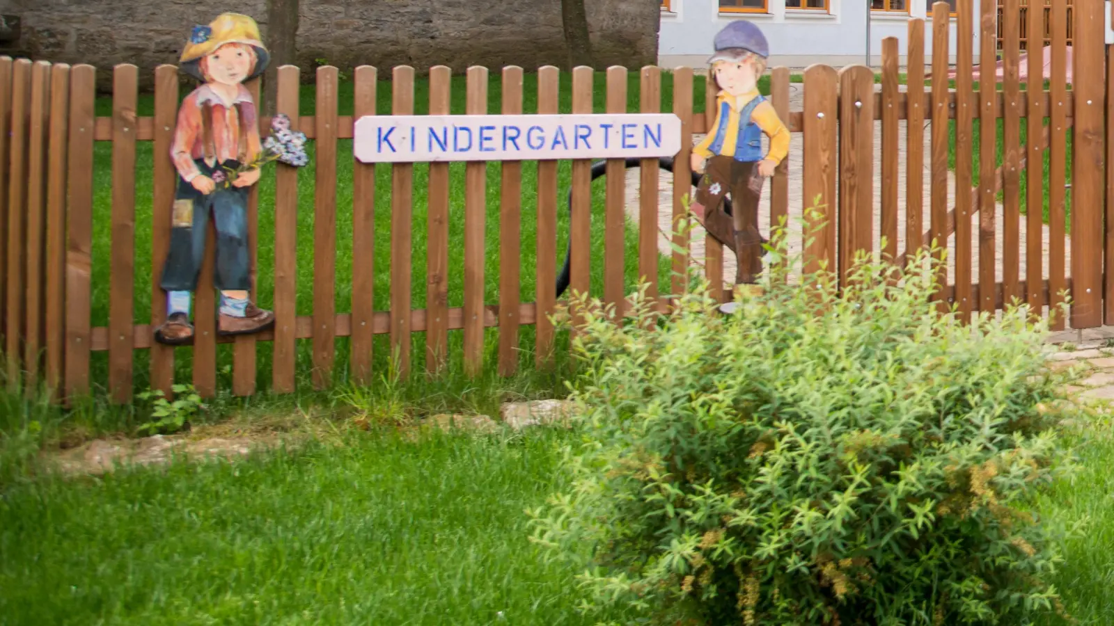 Auch Kindergärten, Krippen und Horte im Landkreis müssen sehen, wie sie genug Personal für ihre Einrichtungen bekommen. Assistenzkräfte sollen das Team ergänzen – auch als Quereinsteiger. (Archivfoto: Ute Niephaus)