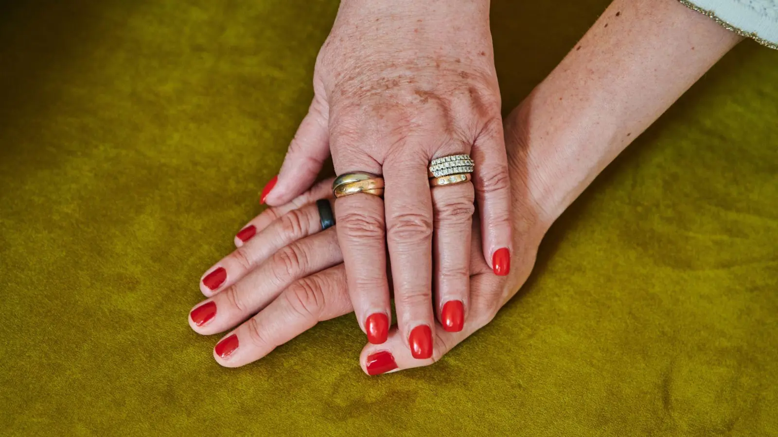 Verzeihen muss nicht zwingend Versöhnung bedeuten - je nachdem, was gut für uns ist. (Foto: Annette Riedl/dpa/dpa-tmn)