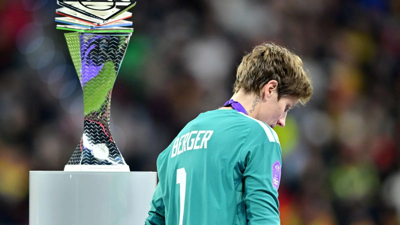 Die Entscheidung naht, ob es in der Nationalelf mit Torhüterin Berger weitergeht. (Foto: Sebastian Christoph Gollnow/dpa)