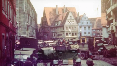 US-Soldaten in der Dinkelsbühler Altstadt, in die sie am 20. April 1945 eingerückt waren. (Repro: Heinrich Binder)