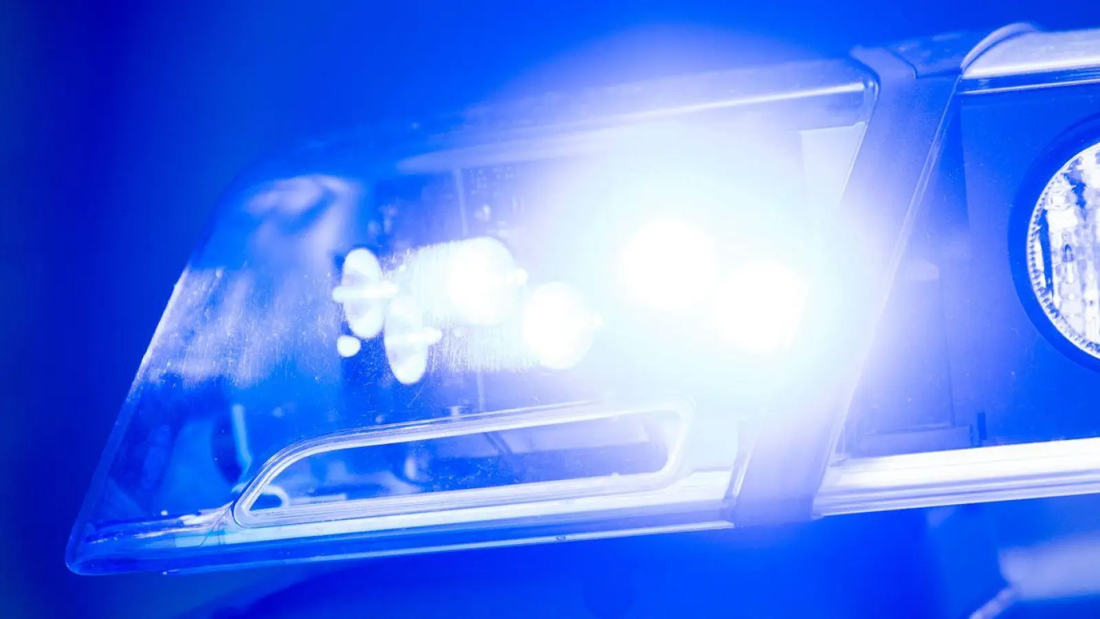 Die verletzten Beamten hätten ihren Dienst fortgesetzt. (Symbolbild) (Foto: Lino Mirgeler/dpa)