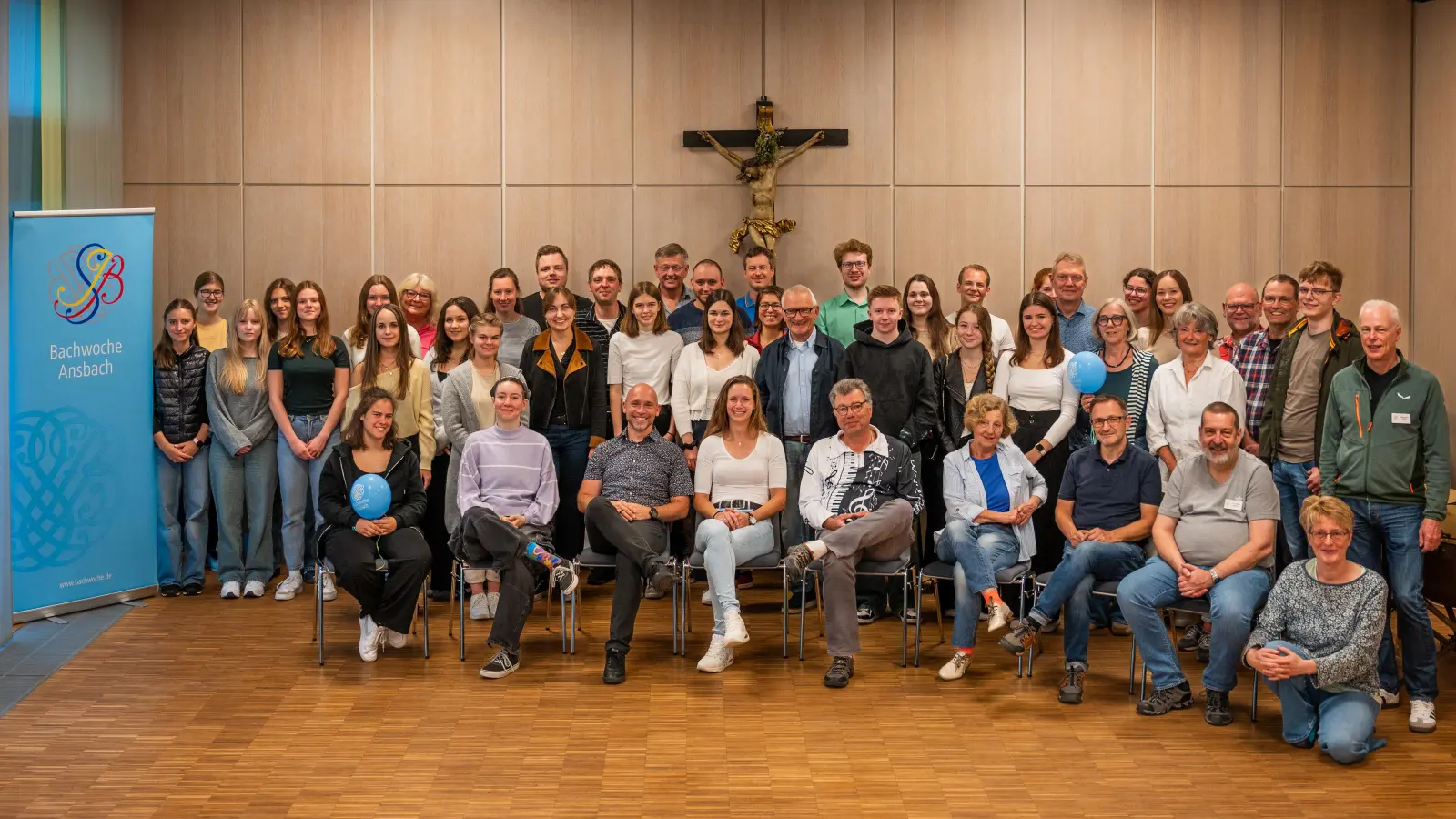 Zu einer Vorbesprechung ist schon ein Teil der Bachwochenhelferinnen und -helfer im Pfarrheim St. Ludwig zusammengekommen. Dort ist die Festivalzentrale eingerichtet. Weitere Mitglieder des 80-köpfigen Teams reisen erst pünktlich zu Beginn des Musikfests an. (Foto: René Chlopotowski)