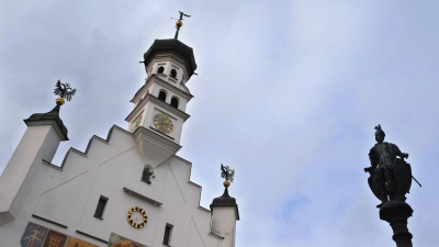 Die Macht im Kemptener Rathaus wechselt von einem CSU-Mann zu einem Freie-Wähler-Politiker. (Archivbild) (Foto: Karl-Josef Hildenbrand/dpa)