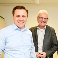 Fühlen sich von Leutershausens Bürgermeister zu Unrecht kritisiert: Landtagsabgeordneter Andreas Schalk (links) und Bundestagsabgeordneter Artur Auernhammer. (Archivbild: Jim Albright)