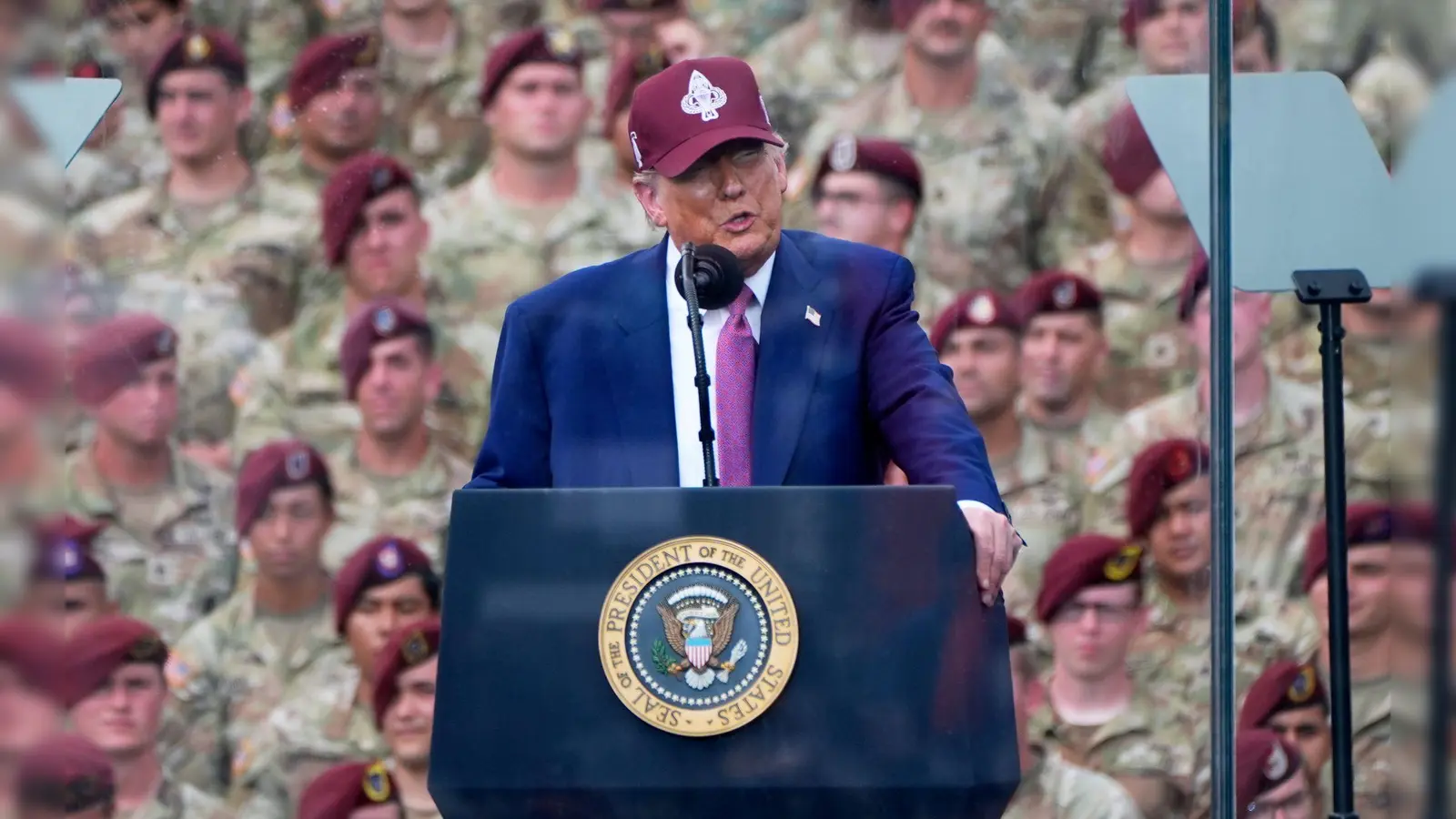 Wenige Tage vor einer großen Militärparade in Washington hat Donald Trump die Stärkung der amerikanischen Streitkräfte beschworen.  (Foto: Alex Brandon/AP/dpa)