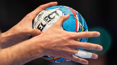 Mit 29:27 (15:13) gewannen die Regionalliga-Handballer des TSV 2000 Rothenburg das Saisonauftaktspiel beim SV Anzing. (Foto: Robert Michael/dpa)