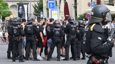 Das Bundesamt für Verfassungsschutz warnt davor, dass linksextreme Gruppen die deutschlandweiten Jugendproteste unterwandern und für ihre Zwecke missbrauchen könnten. (Symbolbild) (Foto: Felix Hörhager/dpa)