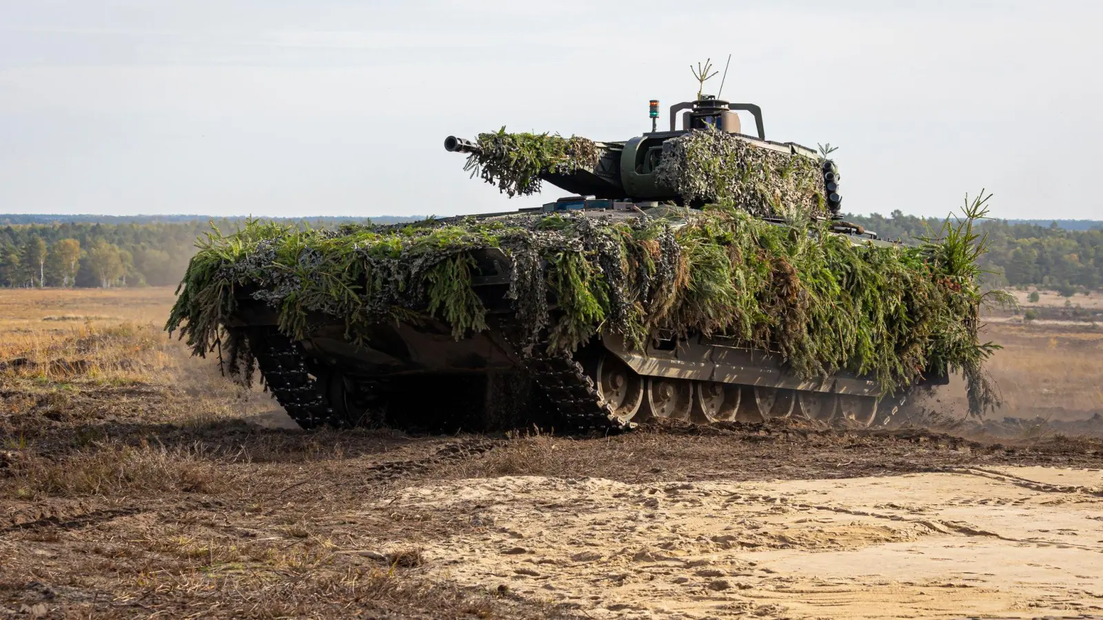 Der Schützenpanzer Puma ist zwar hochmodern, aber teuer und pannenanfällig. (Foto: Moritz Frankenberg/dpa)