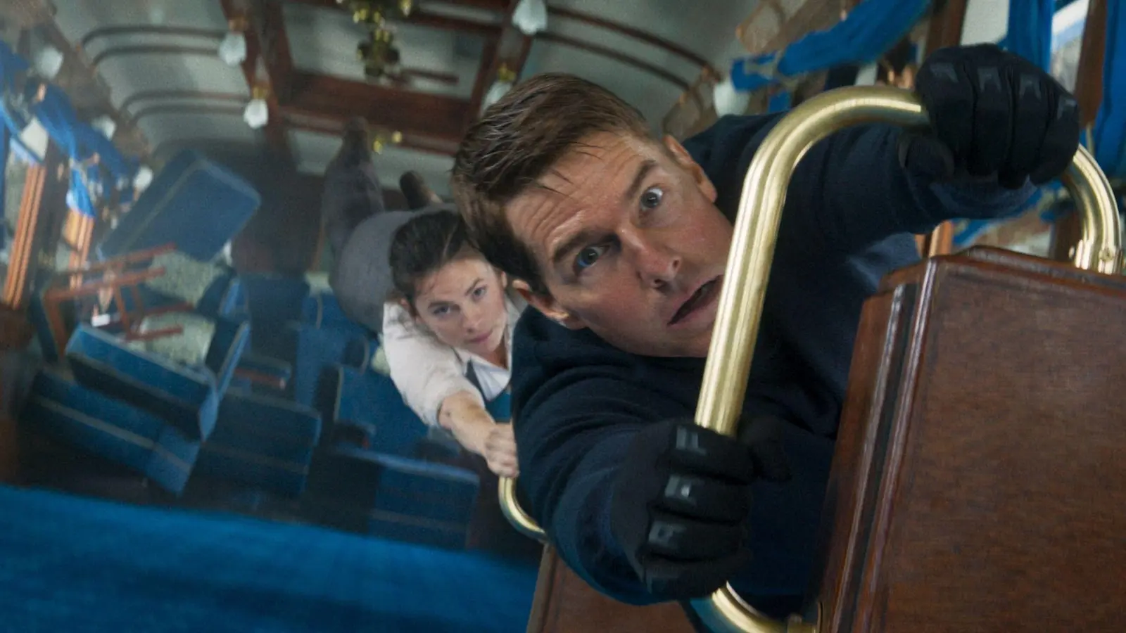 Tom Cruise als Ethan Hunt und Hayley Atwell als Grace in einer Szene des Films „Mission: Impossible 7 - Dead Reckoning Teil Eins“. (Foto: -/Paramount Pictures and Skydance/dpa)