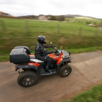 Wohin die Räder tragen: Für manche sind Quads vollwertige Alltagsfahrzeuge, für manche nur Spaßmobile. (Foto: Thomas Frey/dpa/dpa-tmn)