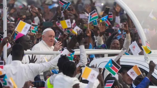 Hoffnungsträger: Papst Franziskus auf seiner Reise im Südsudan. (Foto: Gregorio Borgia/AP/dpa)