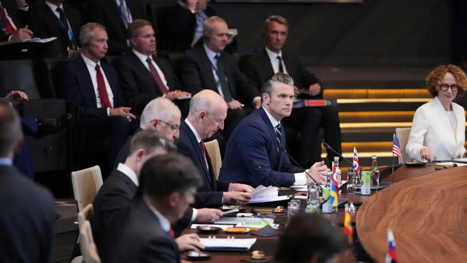 Die Verteidigungsminister der Nato-Staaten haben ein riesiges Aufrüstungsprogramm gebilligt. (Foto: Virginia Mayo/AP/dpa)