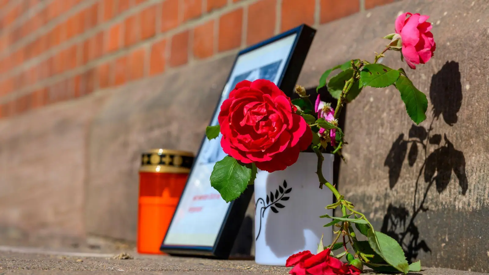 Nach dem Tod der 16-Jährigen ist die Anteilnahme groß. (Foto: Swen Pförtner/dpa)