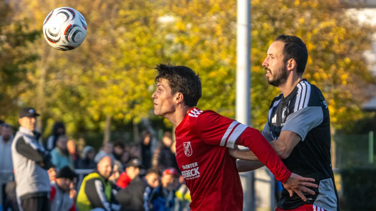 Gegen den SV Unterreichenbach (rechts Markus Stahl) war für den TSC Neuendettelsau (links Paul Beil) zumindest ein Unentschieden möglich, es gab aber eine 2:3-Niederlage. (Foto: Markus Zahn)