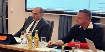 Verzichtet darauf, sich um den Posten eines Stellvertreters von Markus Liebich (links) zu bewerben: Thomas Härpfer, bislang dritter Bürgermeister. (Foto: Wolfgang Grebenhof)