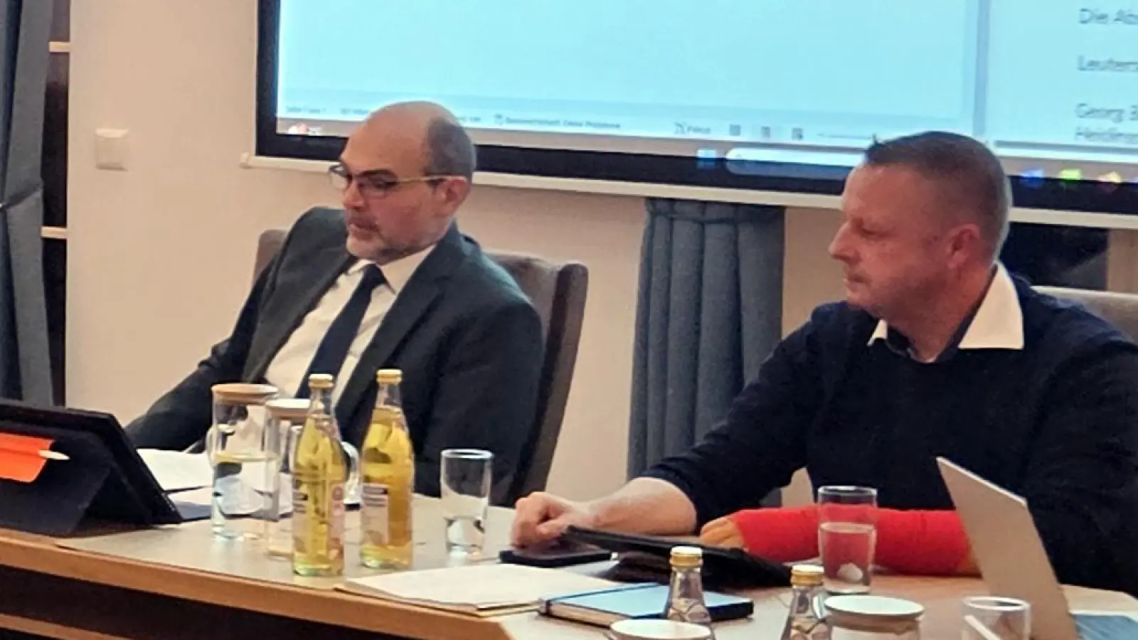 Verzichtet darauf, sich um den Posten eines Stellvertreters von Markus Liebich (links) zu bewerben: Thomas Härpfer, bislang dritter Bürgermeister. (Foto: Wolfgang Grebenhof)