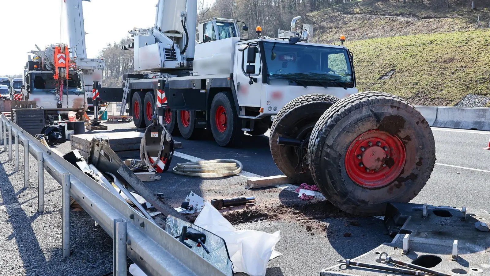Der Schaden geht in die Hunderttausende. (Foto: Daniel Löb/dpa)