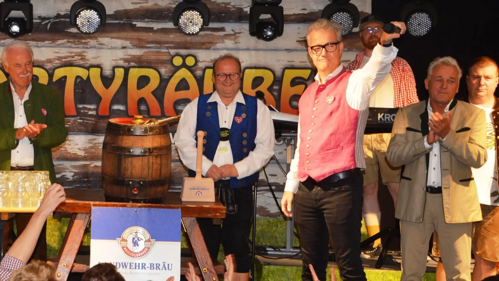 Am Freitag um 19 Uhr sticht Bürgermeister Patrick Ruh das Bierfass im Festzelt an und eröffnet damit offiziell die Mooswiese 2025. (Foto: Peter Tippl)