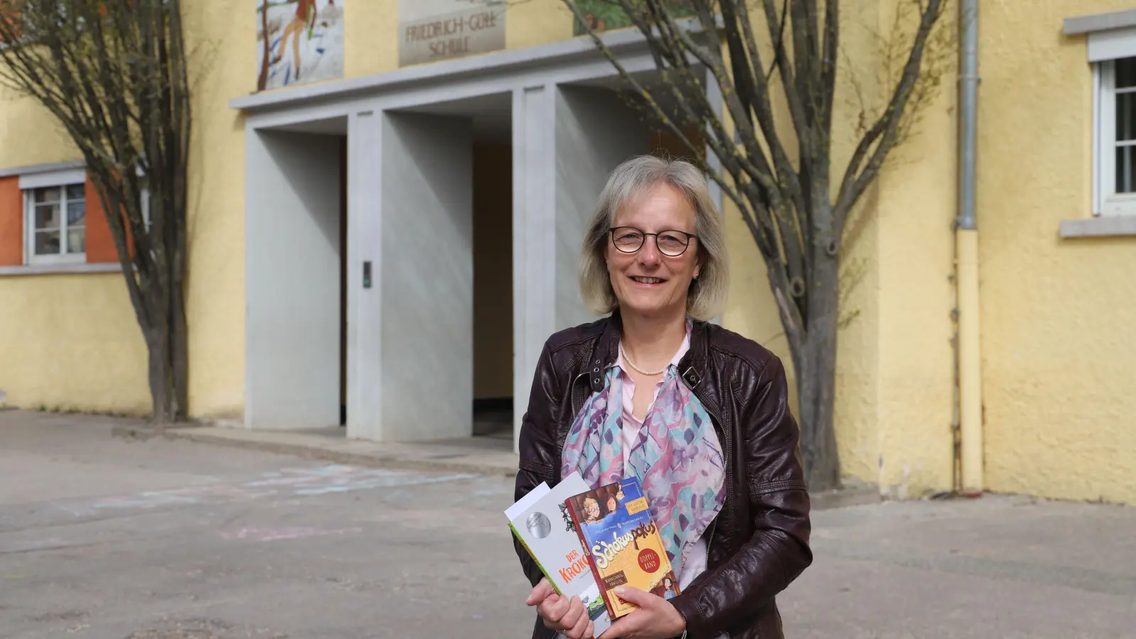 Die Leselust und die Lesefähigkeit zu fördern, liegt Schulleiterin Karin Promm am Herzen. (Foto: Oliver Herbst)