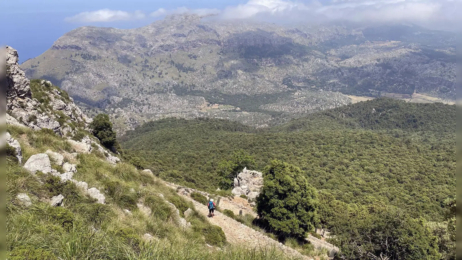 Ein deutscher Wanderer ist auf Mallorca in den Tod gestürzt. (Foto: Manuel Meyer/dpa-tmn)