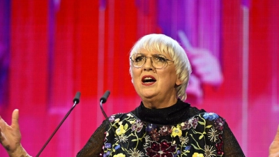 Claudia Roth, die Staatsministerin für Kultur und Medien, am Eröffnungsabend der Berlinale. (Foto: Monika Skolimowska/dpa)