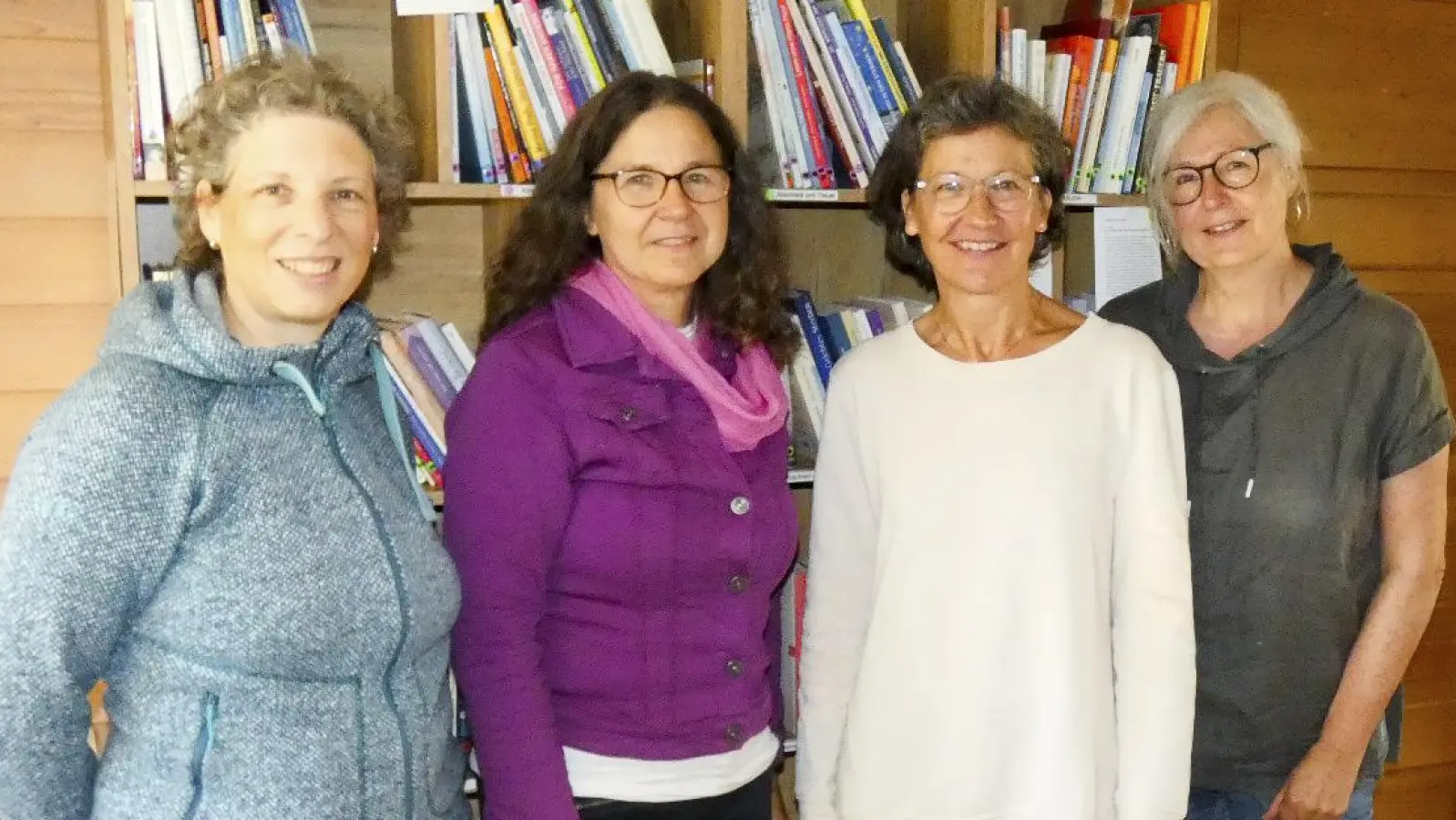 Finden, dass die Themen Sterben und Tod nicht tabuisiert werden sollten (von links): Silke Berkmann, Ursula Memhardt, Birgit Reuther und Christina Philipp vom Hospizverein. (Foto: Karl-Heinz Gisbertz)