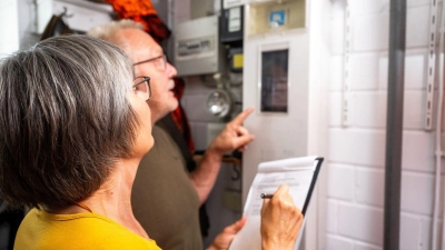 Zwischen den Jahren ist ein guter Zeitpunkt, aktuelle Zählerstände aufzuschreiben.  (Foto: Benjamin Nolte/dpa-tmn)