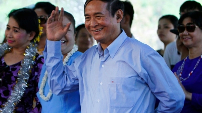 Der frühere Präsident kam völlig überraschend fünf Jahre nach dem Putsch frei. (Archivbild) (Foto: Aung Shine Oo/AP/dpa)