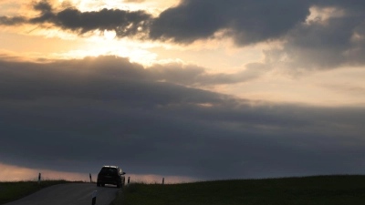 Am Sonntag ziehen vielerorts Wolken im Freistaat auf. (Symbolbild) (Foto: Karl-Josef Hildenbrand/dpa)